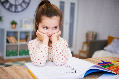 Dislexia: ce este si cum poate fi sprijinita prin metode si instrumente educationale