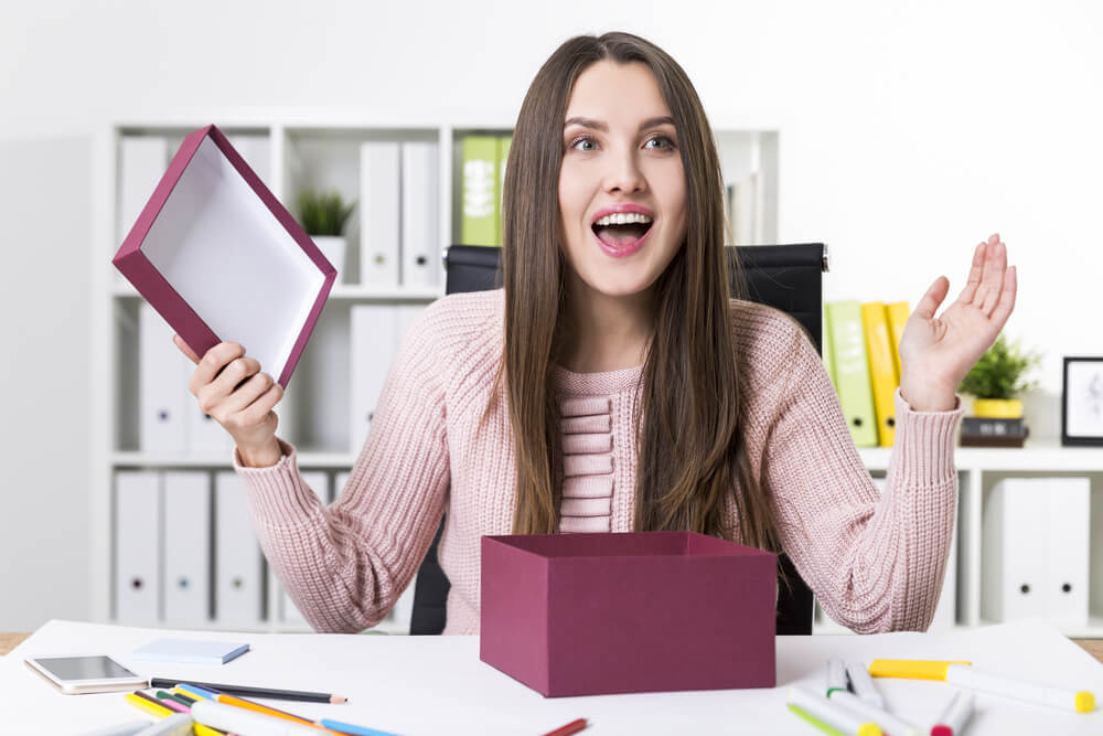 Idei inspirate pentru cadouri de Secret Santa - Office Direct