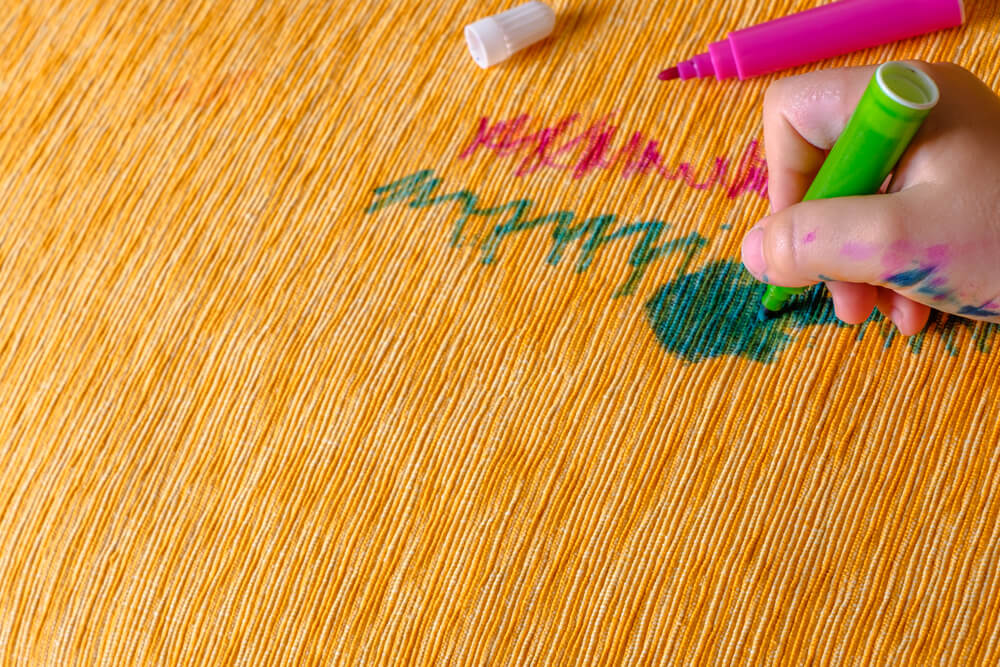 Cum sa indepartezi markerul permanent de pe orice suprafata