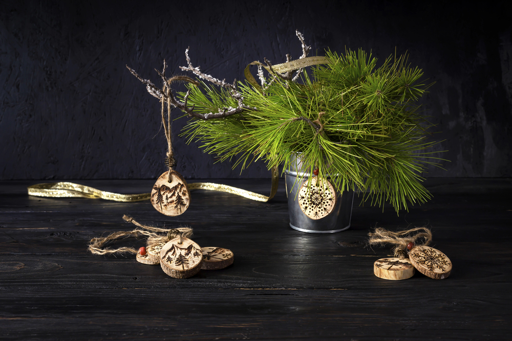 pirogravura-decoratiuni-brad - Office Direct